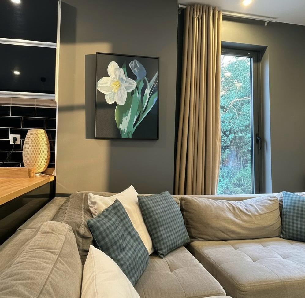 Midnight Lily Framed Wall Art – Modern Floral Painting | Black Background Luxury Decor | Elegant Minimal Interior | 50x65 cm