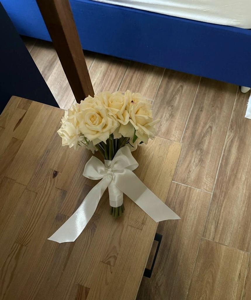 Classic Ivory Rose Bridal Bouquet — Minimal Ivory Bridal Bouquet
