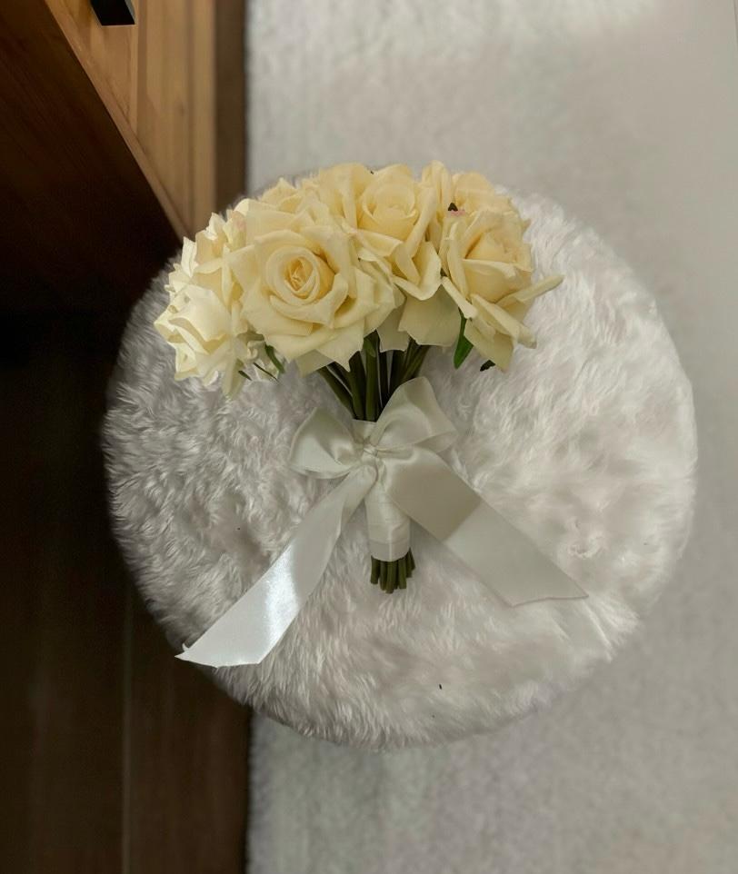 Classic Ivory Rose Bridal Bouquet — Minimal Ivory Bridal Bouquet